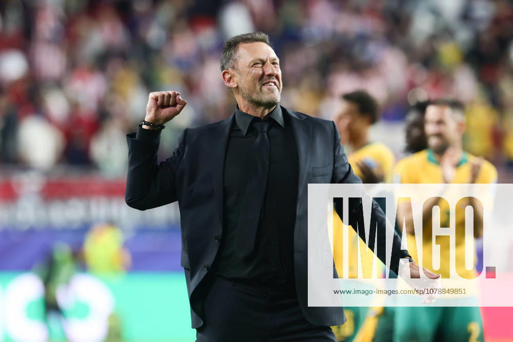 Tony Popovic Head Coach of Australia celebrates after a 0-0 draw and securing 2nd place in Group D during the FIFA World Cup, WM, Weltmeisterschaft, Fussball 2026 match between Paraguay and Australia at Levi s Stadium, San Francisco, USA on 26 June 2026.