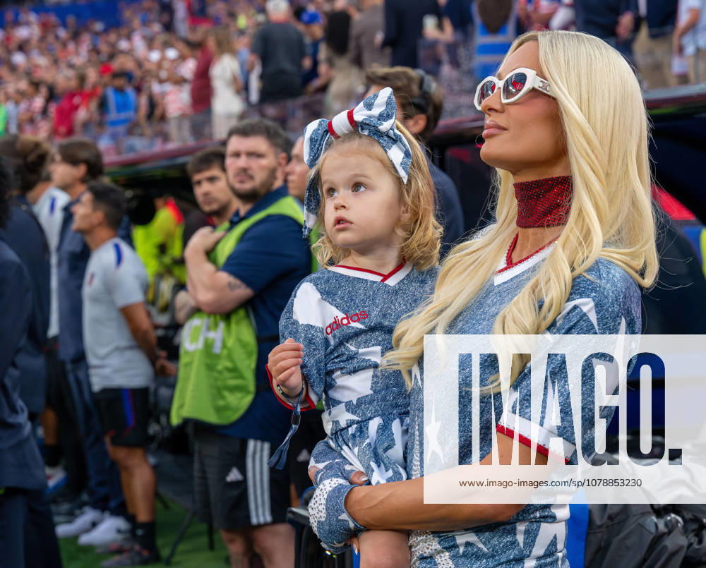 Paris Hilton with her daughter before the start of the World Cup 2026 match between Turkey and the USA at Los Angeles Stadium. Turkey won 3-2. Inglewood USA - ZUMAh234 20260625_zsp_h234_021