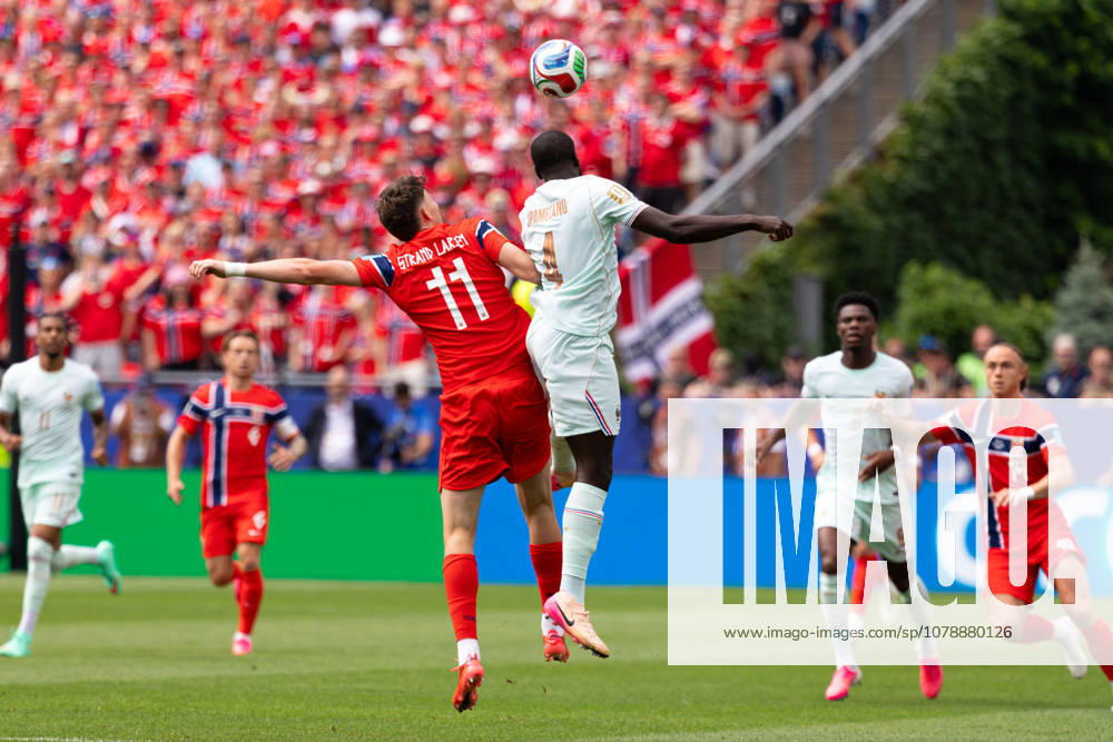 Foxborough, Massachusetts, USA; Norway forward Jorgen Strand Larsen (11) and France defender Dayot Upamecano (4) compete for a header in a FIFA World Cup, WM, Weltmeisterschaft, Fussball 2026 Group I match between Norway and France at Boston Stadium. (c) CSM - ZUMAc04_ 20260626_zma_c04_156