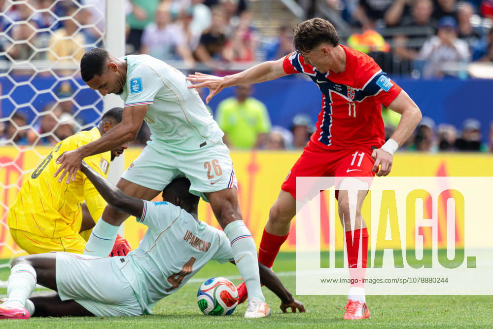 Foxborough, Massachusetts, USA; Norway forward Jorgen Strand Larsen (11) tries to tap the ball into the net, but France defender Maxence Lacroix (26) and France defender Dayot Upamecano (4) deny his attempt in a FIFA World Cup, WM, Weltmeisterschaft, Fussball 2026 Group I match between Norway and France at Boston Stadium. (c) CSM - ZUMAc04_ 20260626_zma_c04_188