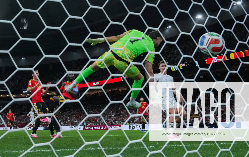 New Zealand goalkeeper Max Crocombe (1) allows a goal to Belgium s Romelu Lukaku, back right, as New Zealand s Tyler Bindon (4) watches during the second half of a World Cup Group G soccer match, in Vancouver, on Friday, June 26, 2026. Canada News - June 26, 2026 - ZUMAc35_ 20260626_zaf_c35_409