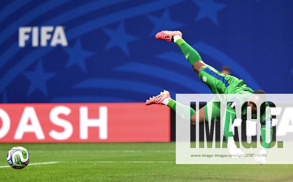 (260628) -- ATLANTA, June 28, 2026 -- Lionel Mpasi, goalkeeper of the Democratic Republic of the Congo (DRC), jumps to save a ball during the group K match between the Democratic Republic of the Congo and Uzbekistan at the 2026 FIFA World Cup, WM, Weltmeisterschaft, Fussball at Atlanta Stadium in Atlanta, the United States, June 27, 2026. ) (SP)U.S.-ATLANTA-FOOTBALL-FIFA WORLD CUP-GROUP K-COD VS UZB JuxHuanzong