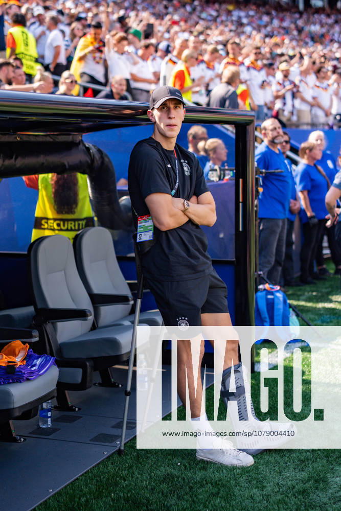 2026 FIFA World Cup, Round of 32, Germany vs. Paraguay, June 29, 2026, Boston Stadium: Nico Schlotterbeck of Germany on crutches