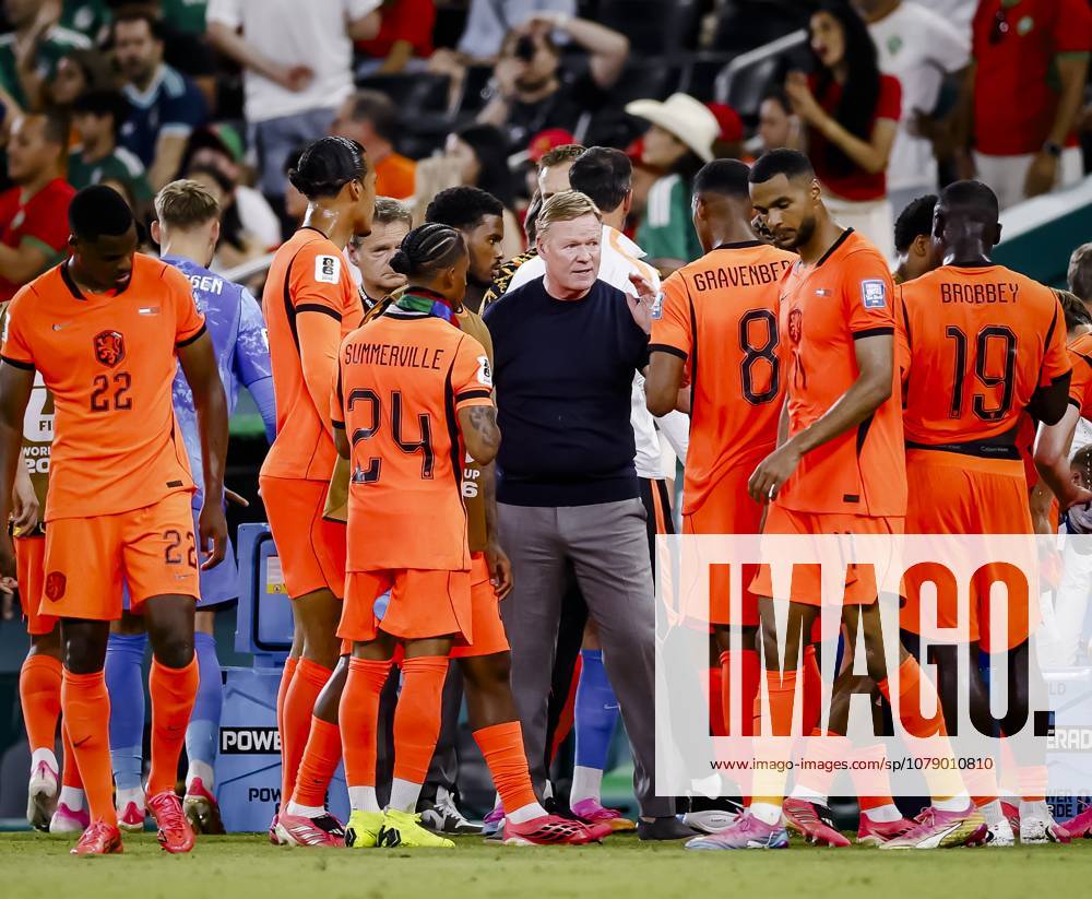 MONTERREY - Netherlands coach Ronald Koeman and Netherlands players during the water break at the 2026 FIFA World Cup, WM, Weltmeisterschaft, Fussball knockout phase match between the Netherlands and Morocco at Monterrey Stadium on June 29, 2026, in Monterrey, Mexico. KOEN VAN WEEL ANP FIFA World Cup 2026 - round of 32 2026 ANPxSportx IVx 562418735 originalFilename: 562418735