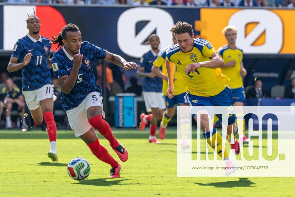 Defender Jules Kounde (5) of France national team, Nationalteam and Defender Elliot Stroud (24) of Sweden National team chase the ball during Round of 32 elimination game between France and Sweden at New York New Jersey Stadium at Rutherford in New Jersey, USA on June 30, 2026. France won 3 - 0 and progress to Round of 16 against Paraguay. Bronx USA - ZUMAr339 20260630_znp_r339_021