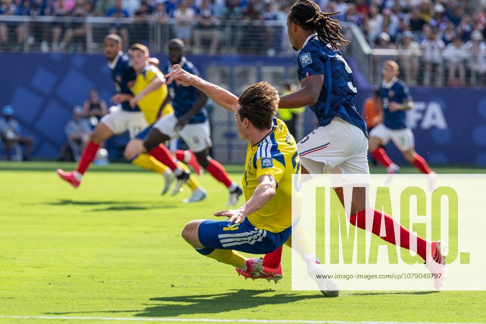 Defender Jules Kounde (5) of France national team, Nationalteam and Defender Elliot Stroud (24) of Sweden National team in action during Round of 32 elimination game between France and Sweden at New York New Jersey Stadium at Rutherford in New Jersey, USA on June 30, 2026. France won 3 - 0 and progress to Round of 16 against Paraguay. FIFA World Cup, WM, Weltmeisterschaft, Fussball 2026: Round Of 32 Fraance Vs. Sweden - ZUMAr339 20260630_znp_r339_023
