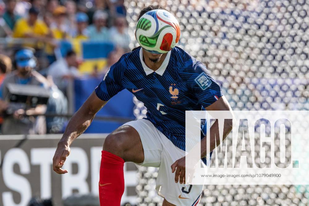 Defender Jules Kounde (5) of France national team, Nationalteam controls the ball during Round of 32 elimination game between France and Sweden at New York New Jersey Stadium at Rutherford in New Jersey, USA on June 30, 2026. France won 3 - 0 and progress to Round of 16 against Paraguay. FIFA World Cup, WM, Weltmeisterschaft, Fussball 2026: Round Of 32 Fraance Vs. Sweden - ZUMAr339 20260630_znp_r339_026
