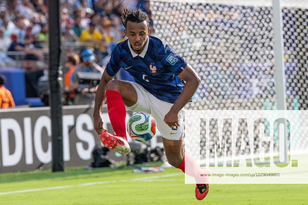Defender Jules Kounde (5) of France national team, Nationalteam controls the ball during Round of 32 elimination game between France and Sweden at New York New Jersey Stadium at Rutherford in New Jersey, USA on June 30, 2026. France won 3 - 0 and progress to Round of 16 against Paraguay. FIFA World Cup, WM, Weltmeisterschaft, Fussball 2026: Round Of 32 Fraance Vs. Sweden - ZUMAr339 20260630_znp_r339_027