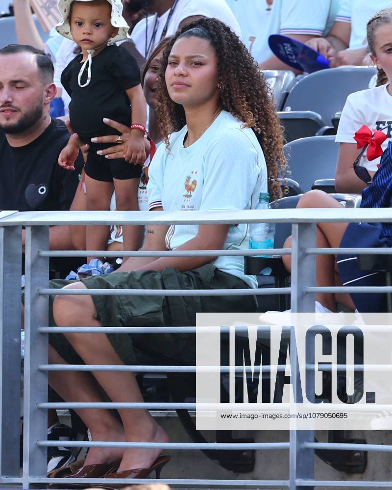 Fussball, FIFA WM 2026, Promis bei der Weltmeisterschaft #2 2026 World Cup - Celebs At France v Sweden Warren Zaïre-Emery s girlfriend Océane Toussaint attends the FIFA World Cup, WM, Weltmeisterschaft, Fussball match between France vs Sweden at THe New York New Jersey Stadiun, NJ on June 30, 2026. Photo by Charles Guerin ABACAPRESS.COM New York city NJ United States