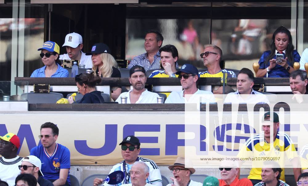 Fussball, FIFA WM 2026, Promis bei der Weltmeisterschaft #2 2026 World Cup - Celebs At France v Sweden Gerard Butler and Adam Dell attend the FIFA World Cup, WM, Weltmeisterschaft, Fussball match between France vs Sweden at THe New York New Jersey Stadiun, NJ on June 30, 2026. Photo by Charles Guerin ABACAPRESS.COM New York city NJ United States