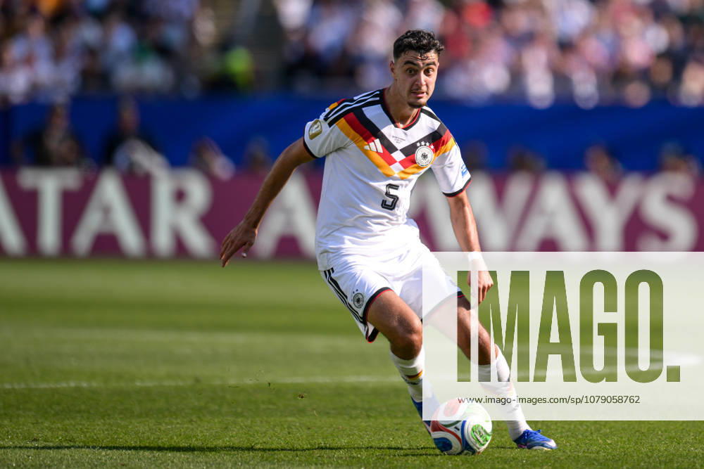 Soccer, 2026 World Cup, 20260629, Germany vs. Paraguay. Pictured: Aleksandar PAVLOVIC, Germany, 5, dribbling the ball, portrait, full-body shot, full figure, Foxborough, Boston, Stadium, Massachusetts, United States of America
