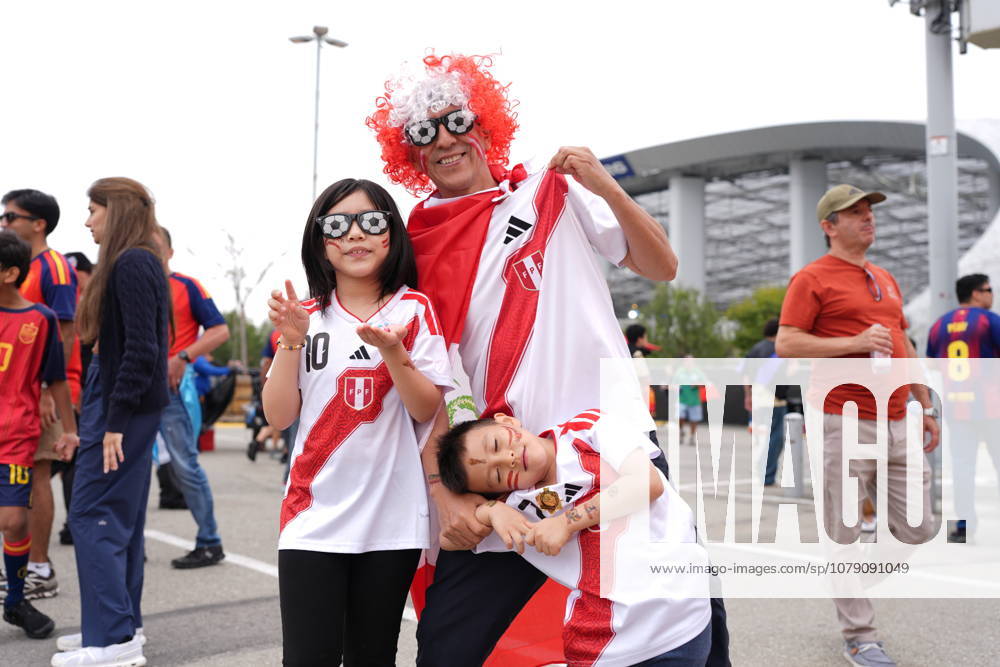 Spain v Austria - FIFA World Cup, WM, Weltmeisterschaft, Fussball 2026 - Round of 32 LOS ANGELES, CALIFORNIA - JULY 2: Fans gather prior the 2026 FIFA World Cup Round of 32 match between Spain and Austria at the Los Angeles Stadium (SoFi Stadium) in Inglewood, California, United States on July 2, 2026. Tayfun Coskun Anadolu California United States. Editorial use only. Please get in touch for any other usage.