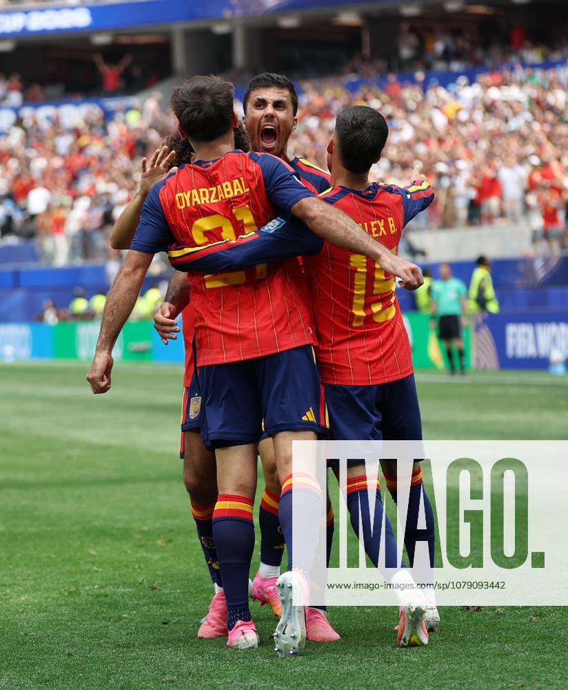 . - Spain v Austria, FIFA World Cup, WM, Weltmeisterschaft, Fussball 2026, Round Of 32, Los Angeles Stadium, Los Angeles, USA, 2nd July 2026. DC Photos Crystal Pix GOAL 1-0, Mikel Oyarzabal of Spain national team, Nationalteam goal celebration with Alex Baena & Rodri of Spain National Team after scoring a goal to put Spain 1-0 ahead against Austria. - Spain v Austria, FIFA World Cup 2026, Round Of 32, Los Angeles Stadium, Los Angeles, USA, 2nd July 2026. DC Photos Crystal Pix Los Angeles Los Angeles Stadium United States Of America