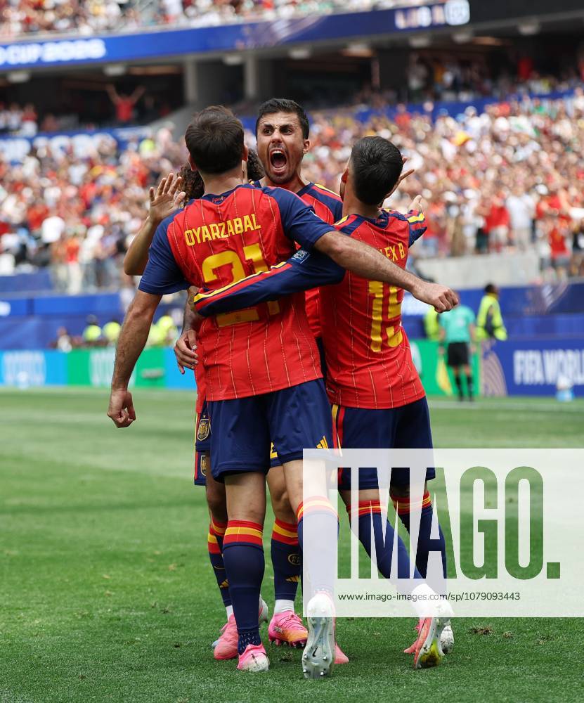 . - Spain v Austria, FIFA World Cup, WM, Weltmeisterschaft, Fussball 2026, Round Of 32, Los Angeles Stadium, Los Angeles, USA, 2nd July 2026. DC Photos Crystal Pix GOAL 1-0, Mikel Oyarzabal of Spain national team, Nationalteam goal celebration with Alex Baena & Rodri of Spain National Team after scoring a goal to put Spain 1-0 ahead against Austria. - Spain v Austria, FIFA World Cup 2026, Round Of 32, Los Angeles Stadium, Los Angeles, USA, 2nd July 2026. DC Photos Crystal Pix Los Angeles Los Angeles Stadium United States Of America