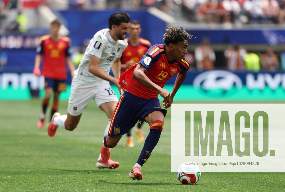 . - Spain v Austria, FIFA World Cup, WM, Weltmeisterschaft, Fussball 2026, Round Of 32, Los Angeles Stadium, Los Angeles, USA, 2nd July 2026. DC Photos Crystal Pix Lamine Yamal of Spain national team, Nationalteam on the ball. - Spain v Austria, FIFA World Cup 2026, Round Of 32, Los Angeles Stadium, Los Angeles, USA, 2nd July 2026. DC Photos Crystal Pix Los Angeles Los Angeles Stadium United States Of America