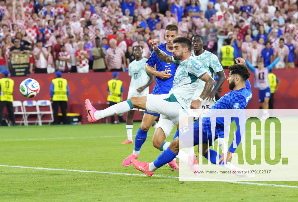 Croatia s Josko Gvardiol (4) scores a goal against Portugal that would be disallowed during the second half of a World Cup round of 32 soccer match, in Toronto on Thursday, July 2, 2026. Canada News - July 2, 2026 - ZUMAc35_ 20260702_zaf_c35_227