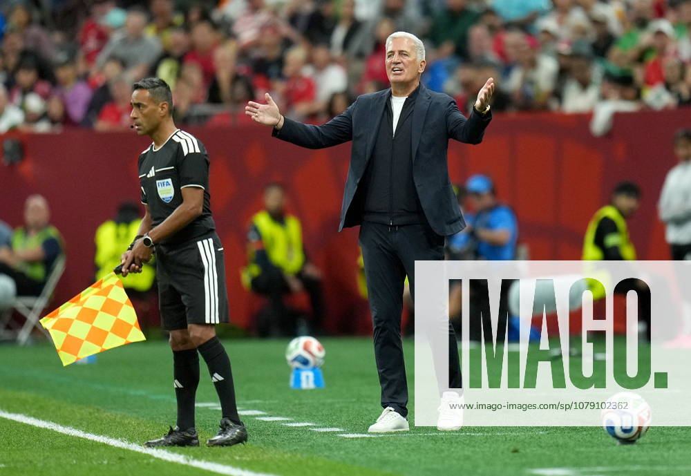 FIFA World Cup, WM, Weltmeisterschaft, Fussball 2026 - Round of 32 - Switzerland vs Algeria Algeria s head coach Vladimir Petkovic gestures on the touchline the FIFA World Cup 2026 Round of 32 match Switzerland against Algeria, in Vancouver, Canada, 02 July 2026. VANCOUVER Canada