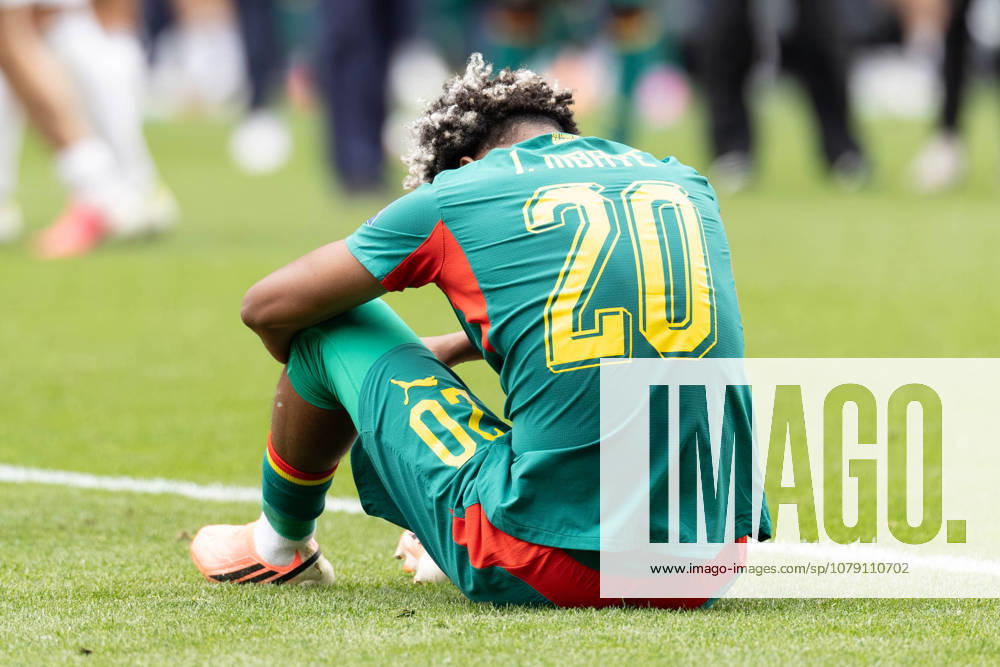 Senegal forward Ibrahim Mbaye (20) sits on field after a game loss at the end of the game Belgium national team, Nationalteam vs Senegal National Team for the FIFA World Cup, WM, Weltmeisterschaft, Fussball match, for the Round of 32 at Seattle Stadium. Seattle USA - ZUMAl181 20260701_zsp_l181_125