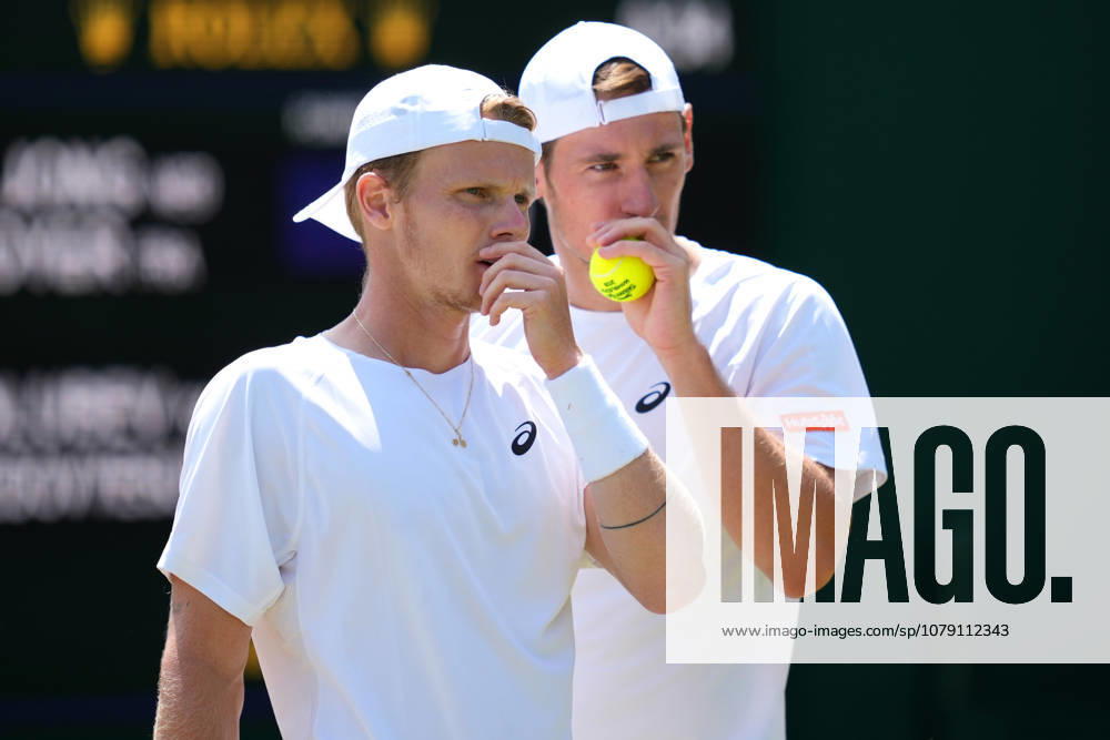 2026-07-03 The Championships - Wimbledon 2026 - Day Five LONDON, UNITED KINGDOM - JULY 3: Jesper de Jong of the Netherlands, Valentin Royer of France during Day Five of the The Championships - Wimbledon 2026 at All England Lawn Tennis and Croquet Club on July 3, 2026 in London, England. (Photo by Marleen Fouchier BSR Agency) London United Kingdom Content not available for redistribution in The Netherlands directly or indirectly through any third parties.