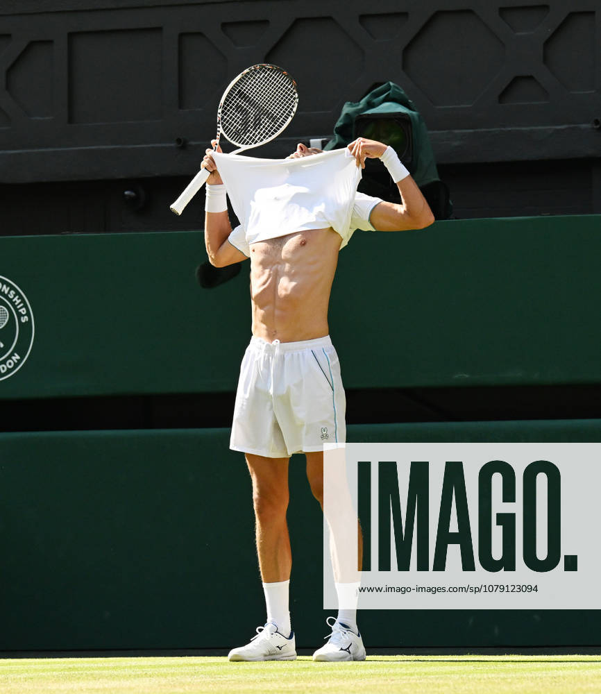 The Championships Wimbledon 2026 The Championships Wimbledon 2026 Day 5 03 .07 2026 Aerthus Rinderknech (FRA) despair as he loses second round match to Novak Djokovic (SRB) Photo:- Roger Parker International Sports Fotos Ltd London UK