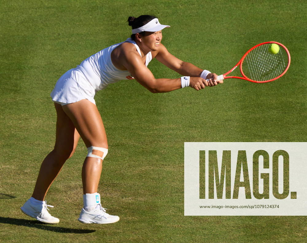 2026 Wimbledon, July 03, Day 5 LONDON, - JULY 3: Claire Liu of the United States plays a shot against Coco Gauff of the United States during their third round match at 2026 Wimbledon, July 03, Day 5 at The all England club, Wimbledon on July 3, 2026 in London, GBR. London The all England club, Wimbledon GBR