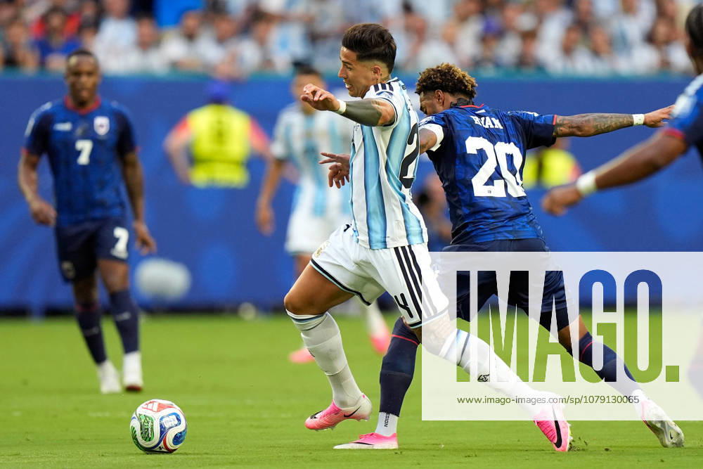 2026-07-04 Argentina v Cabo Verde - Round Of 32 - FIFA World Cup, WM, Weltmeisterschaft, Fussball 2026 MIAMI GARDENS, UNITED STATES - JULY 3: Enzo Fernandez of Argentina, Ryan Mendes of Cape Verde during the Round Of 32 - FIFA World Cup 2026 match between Argentina and Cabo Verde at Miami Stadium on July 3, 2026 in Miami Gardens, Florida. (Photo by Pablo Morano BSR Agency) Miami Gardens United States Content not available for redistribution in The Netherlands directly or indirectly through any third parties.