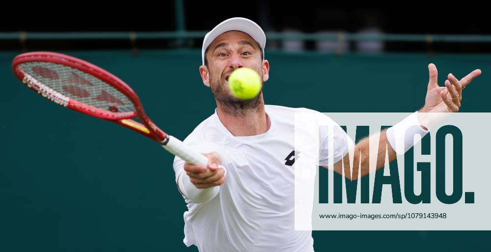 Belgian Sander Gille pictured in action during a doubles tennis match between Argentinian-Spain pair Zeballos - Granollers and Belgian-Dutch pair Gille-Verbeek, in the second round of the Men s doubles at the Wimbledon grand slam tennis tournament in London, Britain, Saturday 04 July 2026. BENOITxDOPPAGNE x180331464x