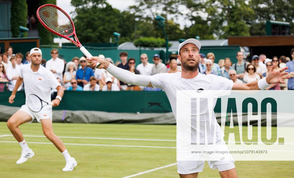 Dutch Sem Verbeek and Belgian Sander Gille pictured during a doubles tennis match between Argentinian-Spain pair Zeballos - Granollers and Belgian-Dutch pair Gille-Verbeek, in the second round of the Men s doubles at the Wimbledon grand slam tennis tournament in London, Britain, Saturday 04 July 2026. BENOITxDOPPAGNE x180331517x