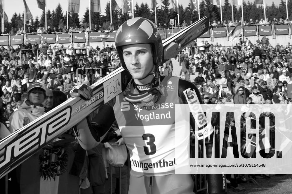 Pictured here is former ski jumper MIETUS Grzegorz POL, who passed away at the age of 33; this is a black-and-white archive photo from 2009.