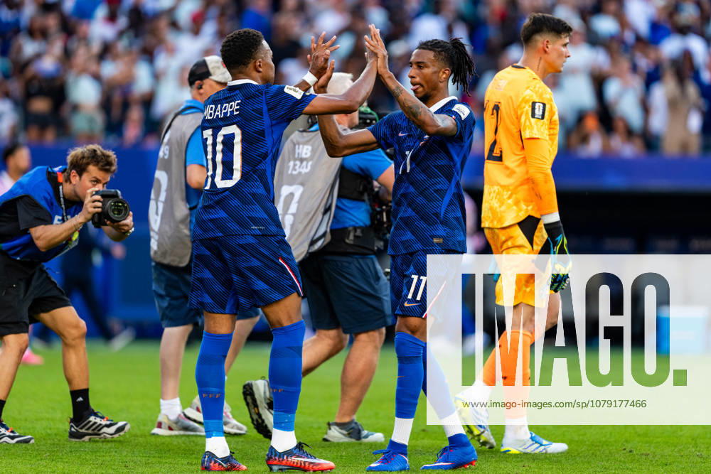 Kylian Mbappe seen celebrating with Michael Olise seen during FIFA World Cup, WM, Weltmeisterschaft, Fussball WM, Weltmeisterschaft, Fussball 2026 Round of 16 game between national teams of Paraguay and France (Edmund Wong Ball Raw Images) Philadelphia Philadelphia Stadium USA
