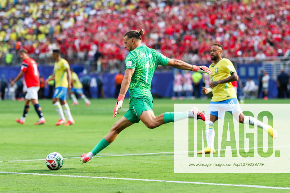Orjan Nyland Goalkeeper of Norway and Neymar Jr. player of Brazil during the Round of 16 match between Brazil and Norway at the FIFA World Cup, WM, Weltmeisterschaft, Fussball at New York New Jersey Stadium, in East Rutherford, United States, on Sunday, July 05, 2026. FIFA World Cup 2026 - Round Of 16 - Brazil V Norway - ZUMAc233 0860842428st