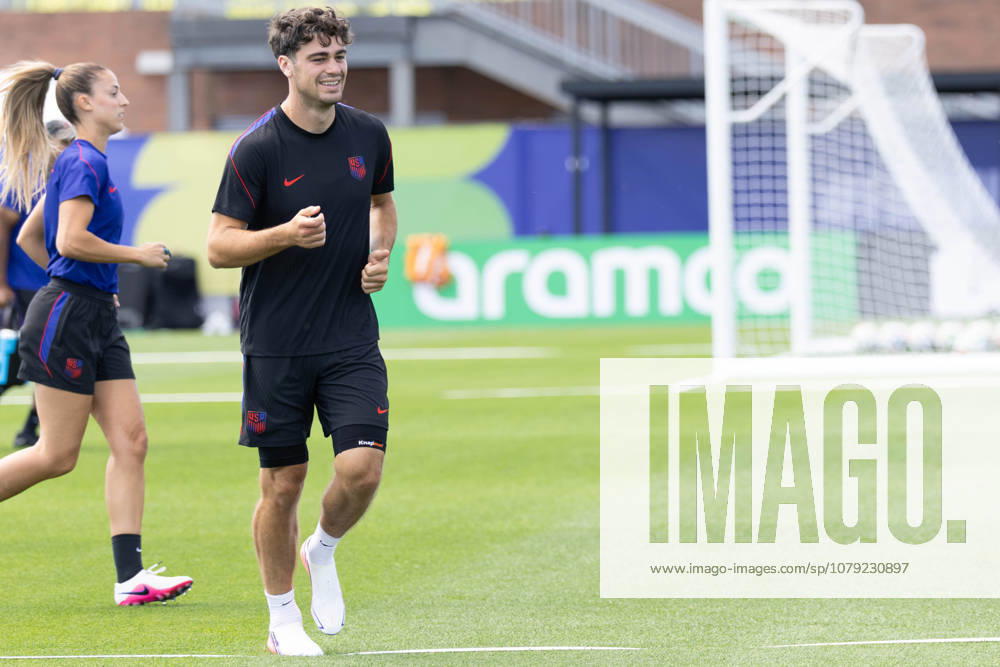 United States of America midfielder Giovanni Reyna (7) warms up in their final team practice before their game at the USA national team, Nationalteam Training which took place at University of Washington Soccer Stadium. Seattle USA - ZUMAl181 20260704_zsp_l181_088