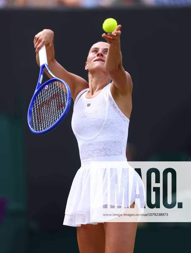 Wimbledon Championships 2026, Day 8, AELTC Wimbledon, London, UK - 06 07 2026 Marta Kostyuk (UKR) serves during her fourth round match against Ashlyn Krueger (USA) in the 2026 Wimbledon Championships at the AELTC London London AELTC Wimbledon London GBR, UK NEWSPAPERS OUT