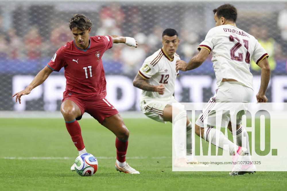 Portugal v Spain: Round of 16 - FIFA World Cup, WM, Weltmeisterschaft, Fussball 2026 Joao Felix of Portugal and Mikel Oyarzabal of Spain challenge during the FIFA World Cup 2026 Round Of 16 match between Portugal and Spain at Dallas Stadium on July 6, 2026 in Arlington, United States. Arlington Dallas Stadium TX United States