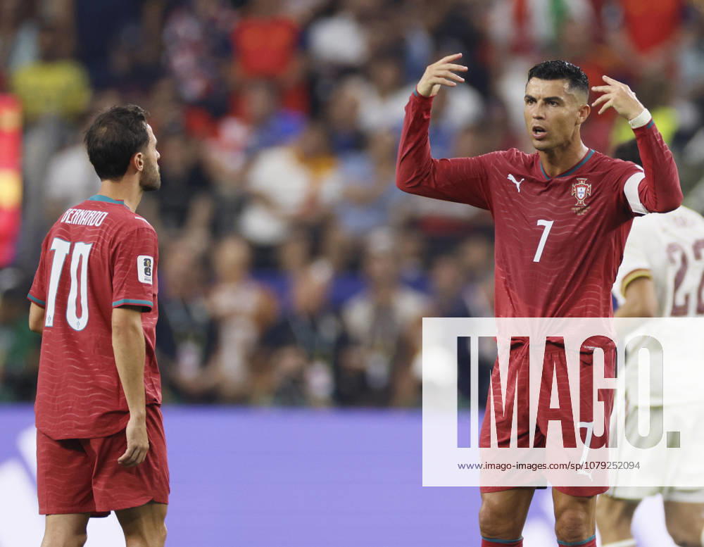 Portugal v Spain: Round of 16 - FIFA World Cup, WM, Weltmeisterschaft, Fussball 2026 Bruno Fernandes and Cristiano Ronaldo of Portugal look dejected after going 1 down during the FIFA World Cup 2026 Round Of 16 match between Portugal and Spain at Dallas Stadium on July 6, 2026 in Arlington, United States. Arlington Dallas Stadium TX United States