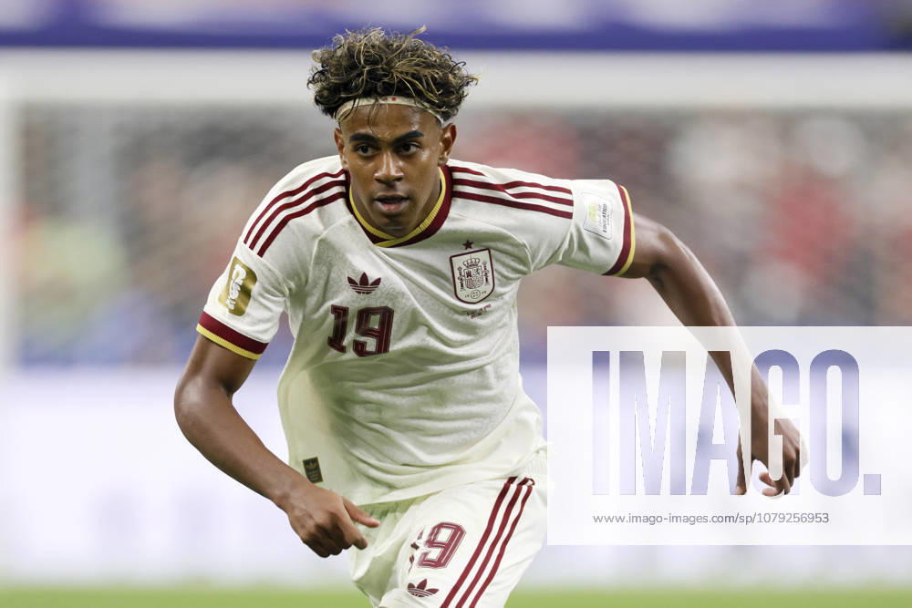 Portugal v Spain: Round of 16 - FIFA World Cup, WM, Weltmeisterschaft, Fussball 2026 Lamine Yamal of Spain running during the FIFA World Cup 2026 Round Of 16 match between Portugal and Spain at Dallas Stadium on July 6, 2026 in Arlington, United States. Arlington Dallas Stadium TX United States