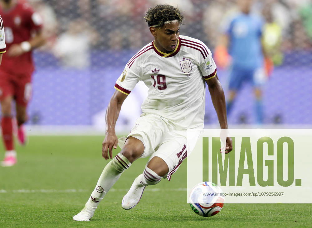 Portugal v Spain: Round of 16 - FIFA World Cup, WM, Weltmeisterschaft, Fussball 2026 Lamine Yamal of Spain on the ball during the FIFA World Cup 2026 Round Of 16 match between Portugal and Spain at Dallas Stadium on July 6, 2026 in Arlington, United States. Arlington Dallas Stadium TX United States