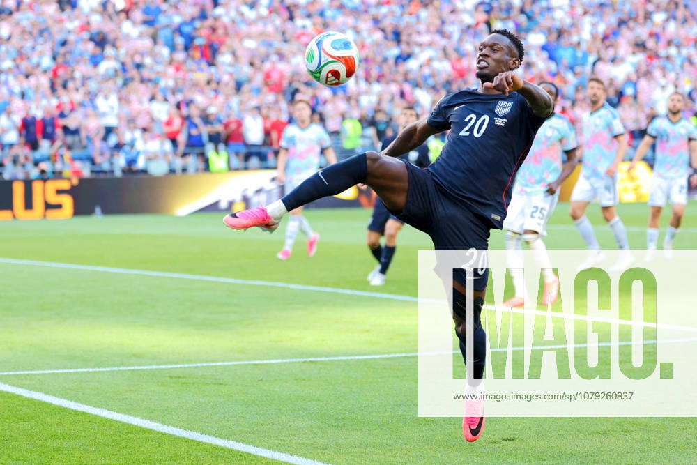 United States of America forward Folarin Balogun (20) goes up for the ball in the second half of the game US national team, Nationalteam vs Belgium National Team for the FIFA World Cup, WM, Weltmeisterschaft, Fussball round of 16 match, at Seattle Stadium. USA National Team Vs Belgium National Team - ZUMAl181 20260706_zsp_l181_082