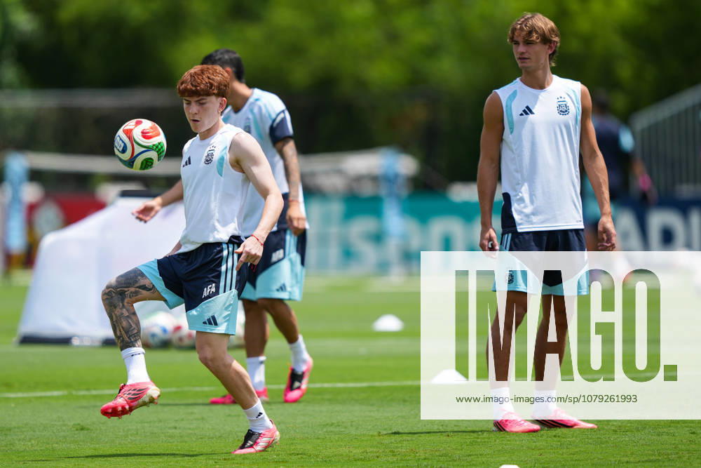 (260707) -- ATLANTA, July 7, 2026 -- Valentin Barco (L) of Argentina attends a training session ahead of round of 16 match between Argentina and Egypt at the 2026 FIFA World Cup, WM, Weltmeisterschaft, Fussball in Atlanta, the United States, on July 6, 2026. ) (SP)U.S.-ATLANTA-FOOTBALL-FIFA WORLD CUP-TEAM ARGENTINA-TRAINING ChenxYichen