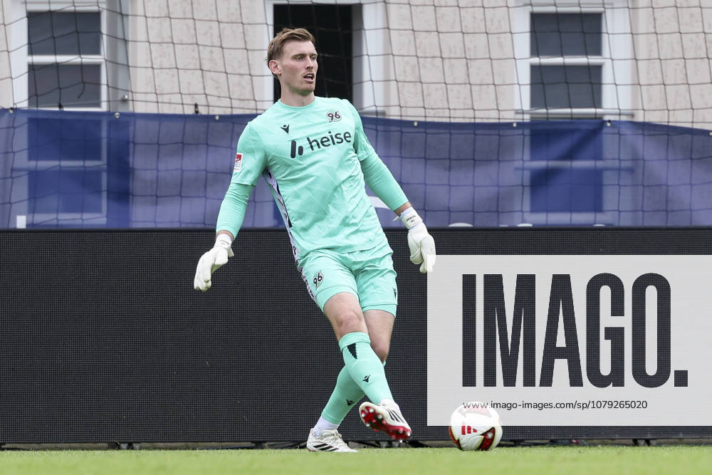 Goalkeeper Leo Weinkauf of Hannover 96 controls the ball, Friendly match, Hannover 96 vs. 1 FC Phoenix Lübeck, Eilenriedestadion on July 7, 2026, in Hannover, Germany Photo by Marco Steinbrenner DeFodi Images Goalkeeper Leo Weinkauf of Hannover 96 controls the ball, Friendly match, Hannover 96 vs. 1 FC Phoenix Lübeck, July 7, 2026, in Hanover, Germany Photo by Marco Steinbrenner DeFodi Images