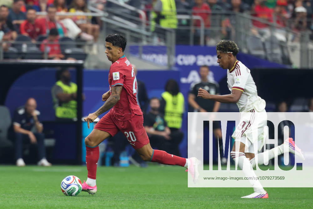 ARLINGTON, TX - JULY 06: Joao Cancelo 20 of Portugal controls the ball while Lamine Yamal 19 of Spain pursues during the FIFA World Cup, WM, Weltmeisterschaft, Fussball 2026 Round of 16 match between Portugal and Spain on July 6, 2026, at Dallas Stadium in Arlington, Texas. (Photo by David Buono Icon Sportswire) SOCCER: JUL 06 FIFA World Cup 26 Round of 16 - Portugal vs Spain Icon260706289