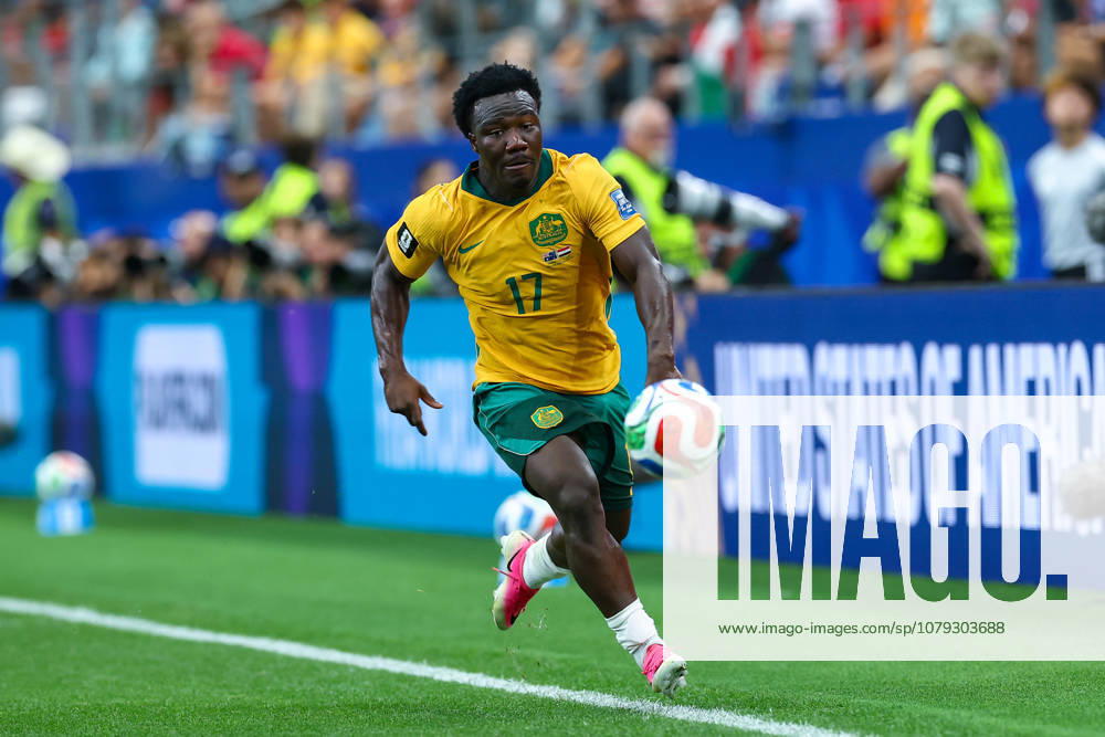 ARLINGTON, TX - July 03: Australia forward Nestory Irankunda ( 17) runs up fie sideline during the FIFA World Cup, WM, Weltmeisterschaft, Fussball Round of 32 match between Australia and Egypt on July 3, 2026 at Dallas Stadium in Arlington, TX. (Photo by Matthew Visinsky Icon Sportswire) SOCCER: JUL 03 FIFA World Cup 26 Round of 32 - Australia v Egypt Icon260703061