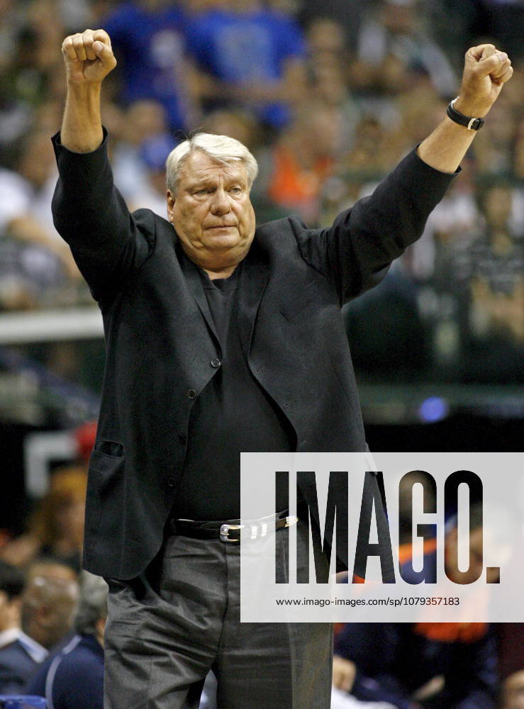 USA BASKETBALL NBA, Basketball Herren, USA PLAYOFFS Golden State Warriors At Dallas Mavericks Basketball epa00990031 Golden State Warriors coach Don Nelson reacts during the Dallas Mavericks loss 97-85 to the Golden State Warriors at the American Airlines Center in Dallas, Texas, 22 April 2007. Dallas United States
