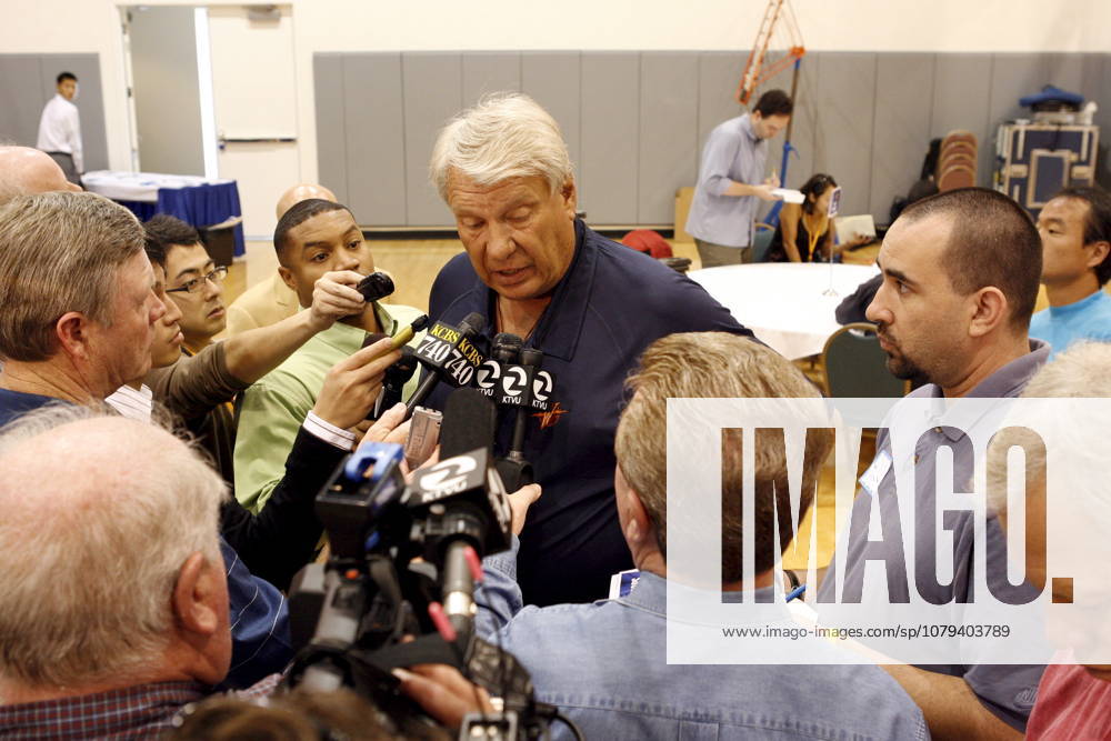 USA BASKETBALL NBA, Basketball Herren, USA Golden State Warriors media day epa01136439 Golden State Warriors head coach Don Nelson responds to questions during media day at the Warriors training facility in Oakland, California, USA, 01 October 2007. OAKLAND United States