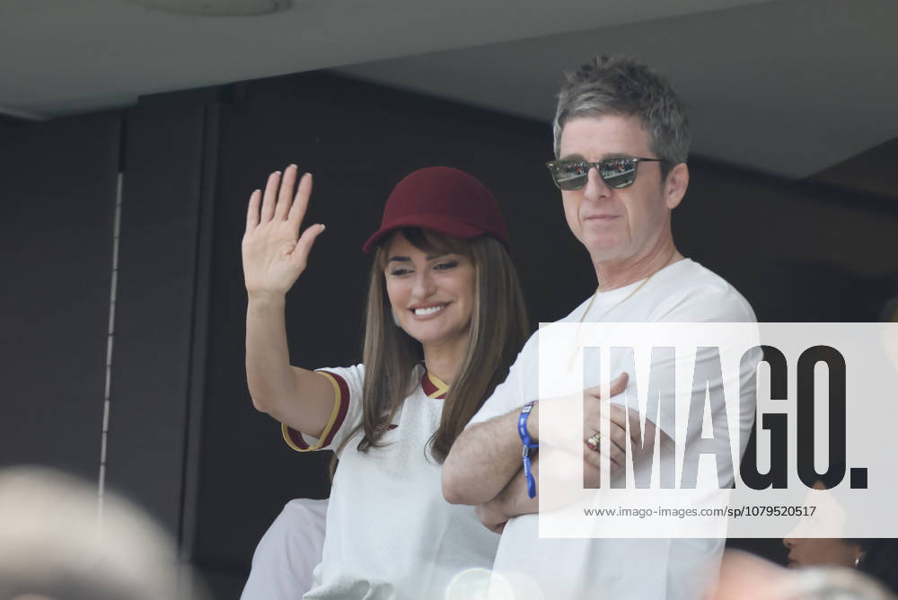 Spanish actress Penélope Cruz (L) reacts in a 2026 FIFA World Cup, WM, Weltmeisterschaft, Fussball quarterfinal match between Spain and Belgium at SoFi Stadium in Los Angeles, USA, 10 July 2026. FIFA World Cup 2026 - quarterfinal - Spain vs. Belgium !ACHTUNG: NUR REDAKTIONELLE NUTZUNG!