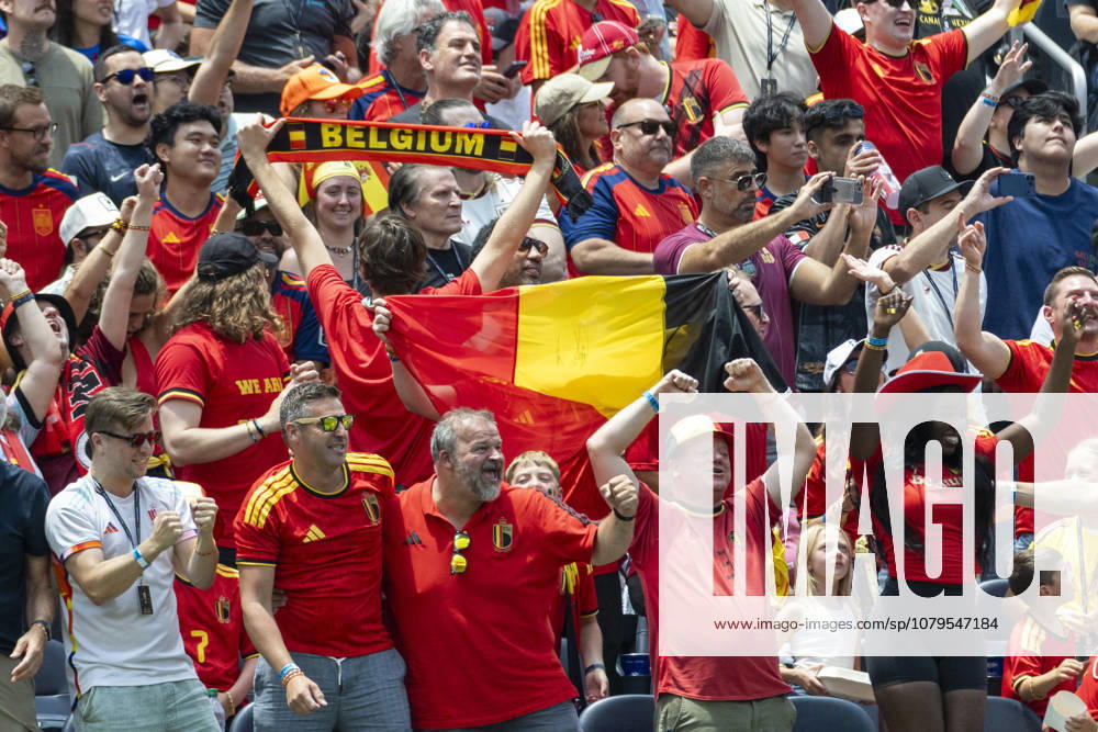 Spain Vs. Belgium FIFA World Cup, WM, Weltmeisterschaft, Fussball quarterfinal soccer match in Los Angeles, USA - 10 Jul 2026 Belgium s fans celebrate after a score against Spain during the FIFA World Cup quarterfinal soccer match at SoFi Stadium. Los Angeles United States