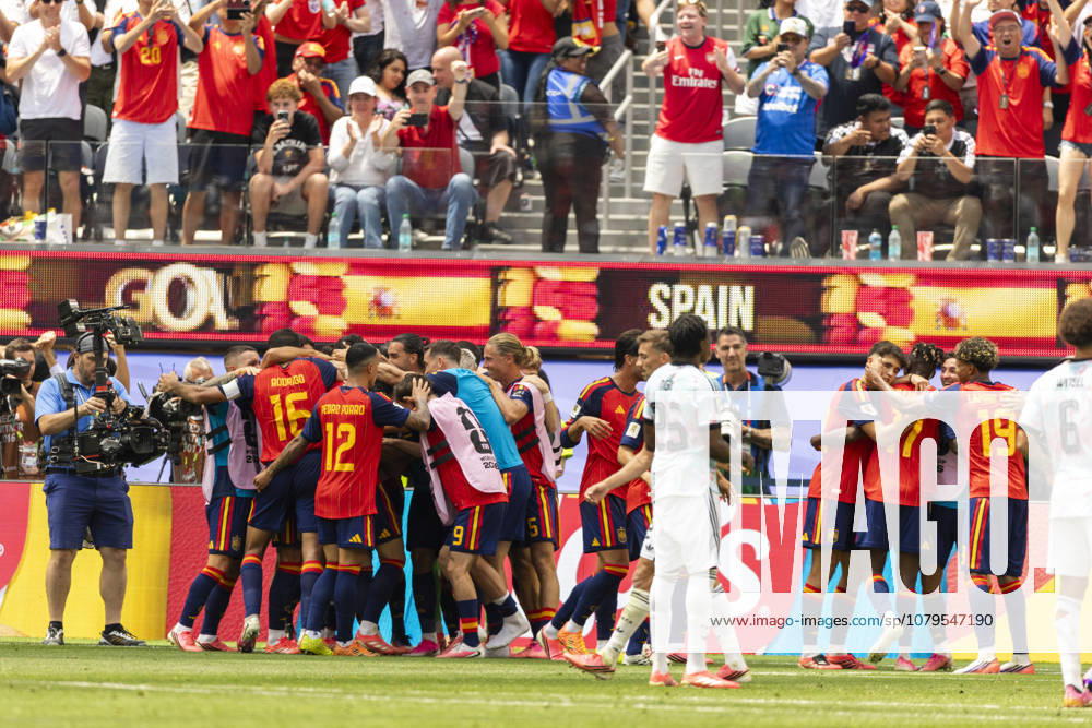 Spain Vs. Belgium FIFA World Cup, WM, Weltmeisterschaft, Fussball quarterfinal soccer match in Los Angeles, USA - 10 Jul 2026 Spain’s players celebrate a score from Mikel Merino (6) against Belgium during the FIFA World Cup quarterfinal soccer match at SoFi Stadium. Los Angeles United States