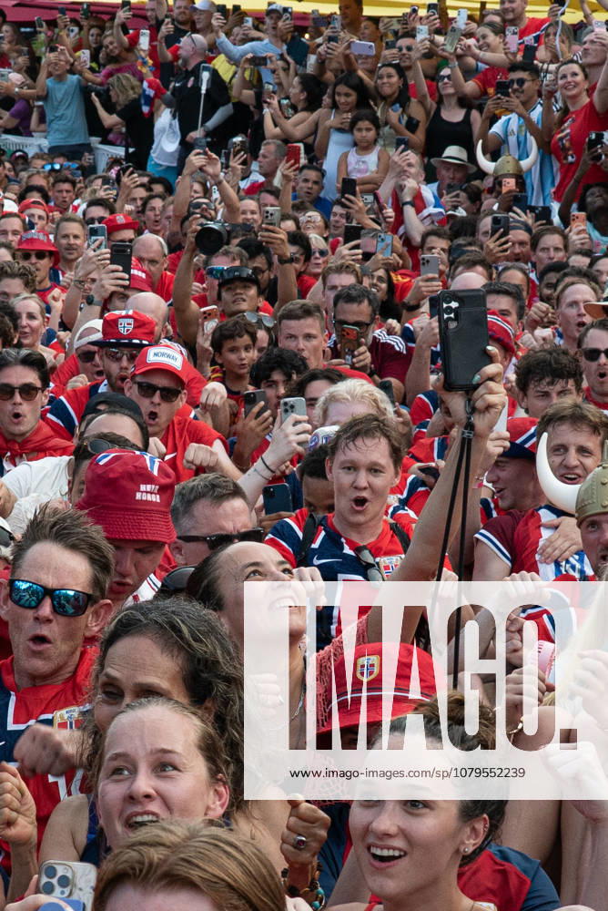 Norwegian fans perform their famous Viking Row in Miami Beach MIAMI BEACH, FLORIDA, UNITED STATES - JULY 10: Hundreds of fans sit down and take their places to perform their now-famous Viking Row during the 2026 FIFA World Cup, WM, Weltmeisterschaft, Fussball celebrations in Miami Beach, Florida, on July 10, 2026. Jesus Olarte Anadolu Miami United States. Editorial use only. Please get in touch for any other usage.
