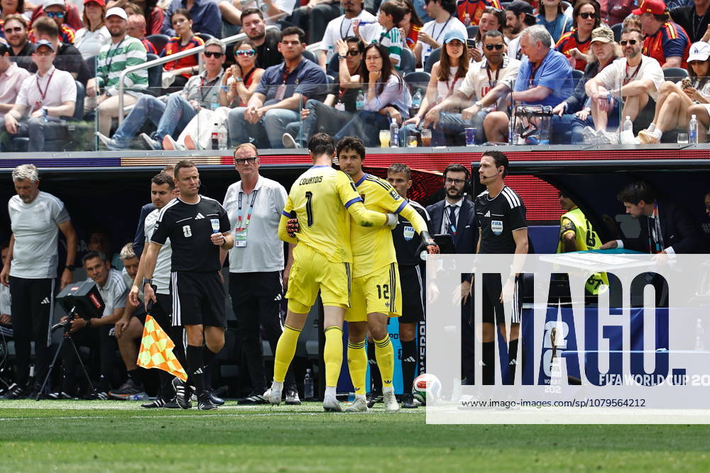 (L-R) Thibaut Courtois, Senne Lammens (BEL), JULY 10, 2026 - Football Soccer : Courtois heading to the bench after sustaining an injury during FIFA World Cup, WM, Weltmeisterschaft, Fussball 2026 Quarter-finals match between Spain - Belgium at the Los Angeles Stadium in Inglewood, United States. Noxthirdxpartyxsales aflo_337643330 MutsuxKawamorix