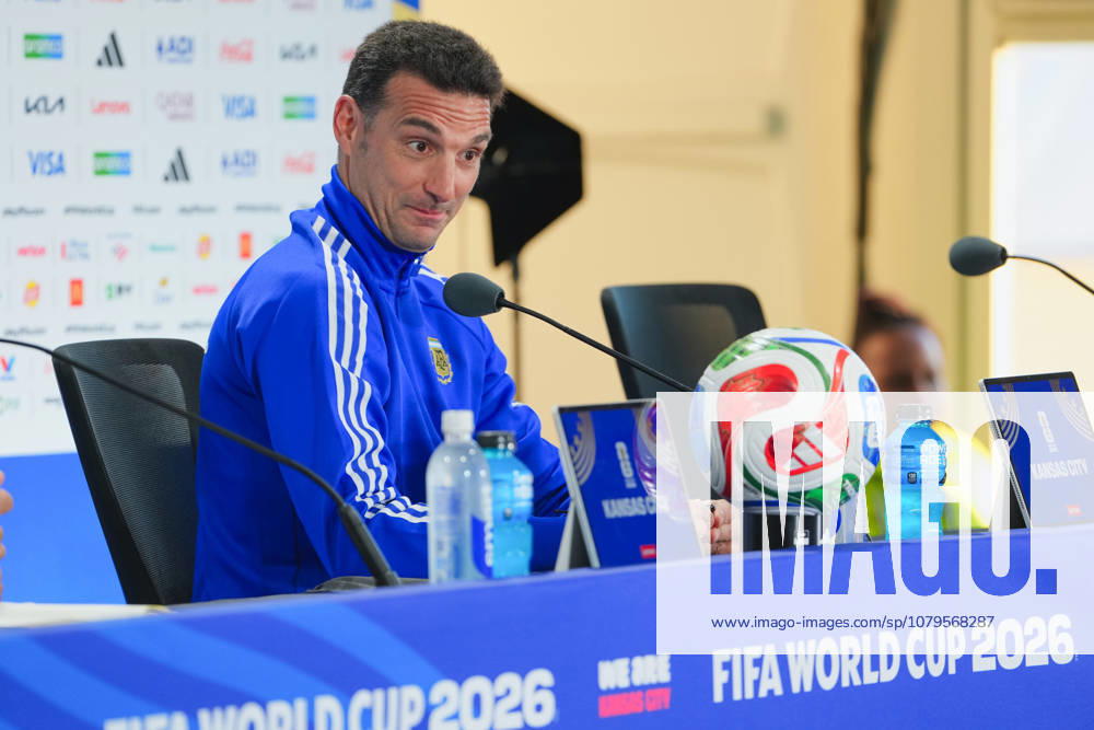 (260711) -- KANSAS CITY, July 11, 2026 -- Lionel Scaloni, head coach of Argentina, attends a press conference, PK, Pressekonferenz ahead of the quarterfinal between Argentina and Switzerland at the 2026 FIFA World Cup, WM, Weltmeisterschaft, Fussball in Kansas City, the United States, on July 10, 2026. ) (SP)U.S.-KANSAS CITY-FOOTBALL-FIFA WORLD CUP-PRESS CONFERENCE-TEAM ARGENTINA XuxChang
